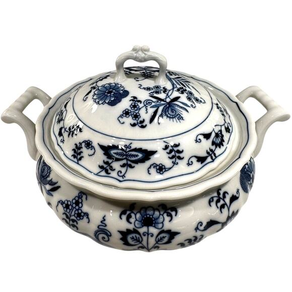 Blue Danube Japan Cobalt Blue Onion Round Covered Vegetable Serving Dish - Picture 2 of 7